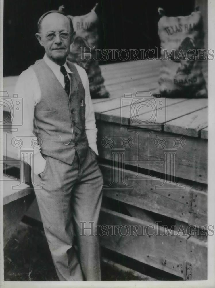 1935 Press Photo WE McDevitt Veteran Produce Dealer Brownsville Texas - Historic Images