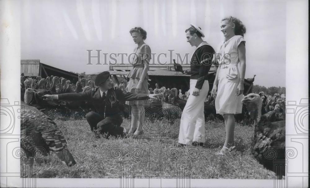 1946 Press Photo Lieutenant Laurent Roques French Military Washington D.C. Visit - Historic Images