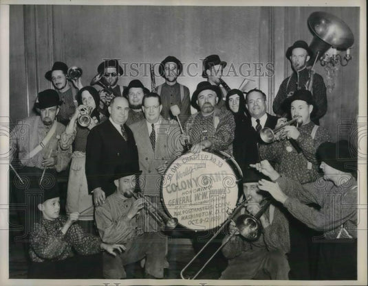 1939 Press Photo Postmasters Convention Delegates With Mennonite Band - Historic Images