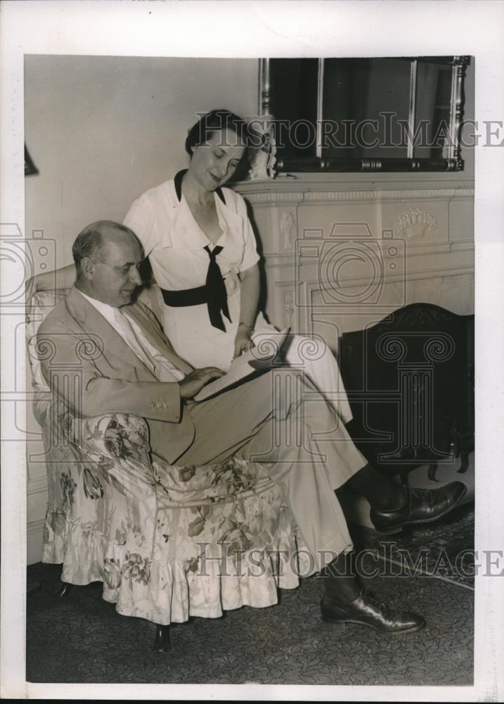 1937 Press Photo Solicitor General Stanley Reed and Mrs. Reed at Mayflower Hotel - Historic Images