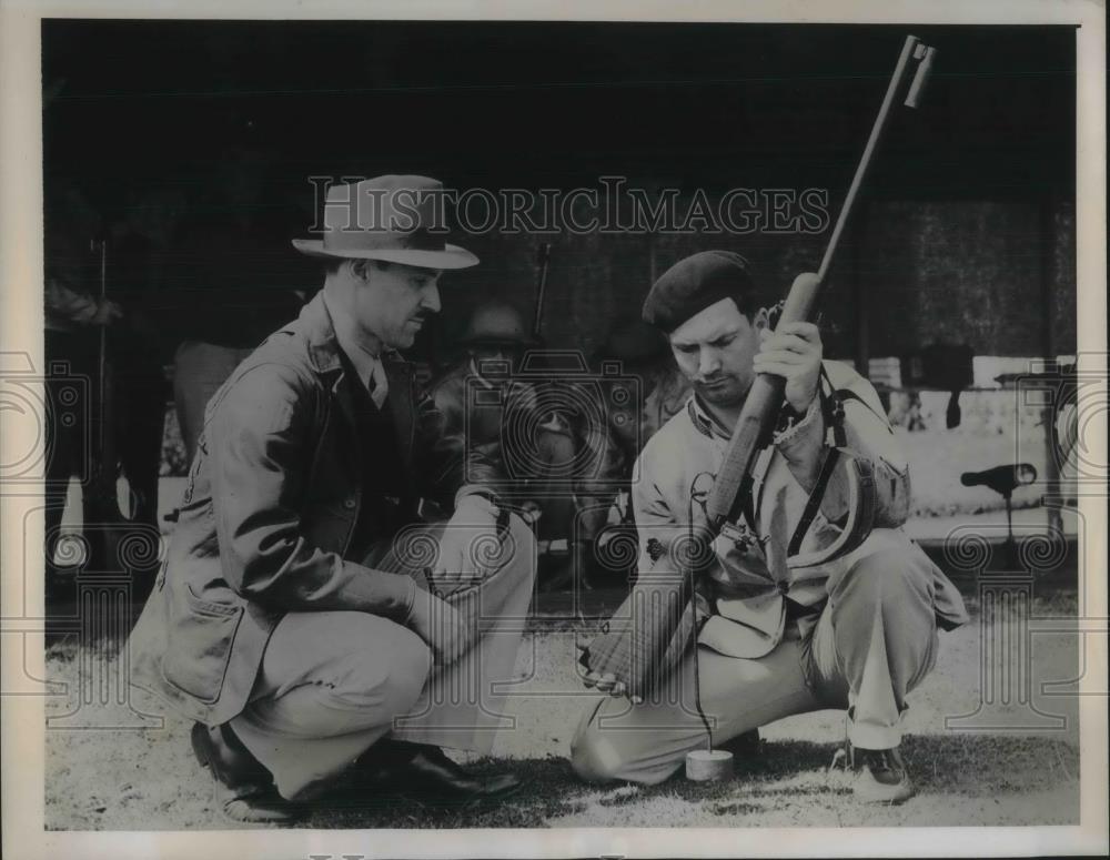 1939 Press Photo US Marksmen Dr Russell Garniner &amp; JO Miller Prepare - Historic Images