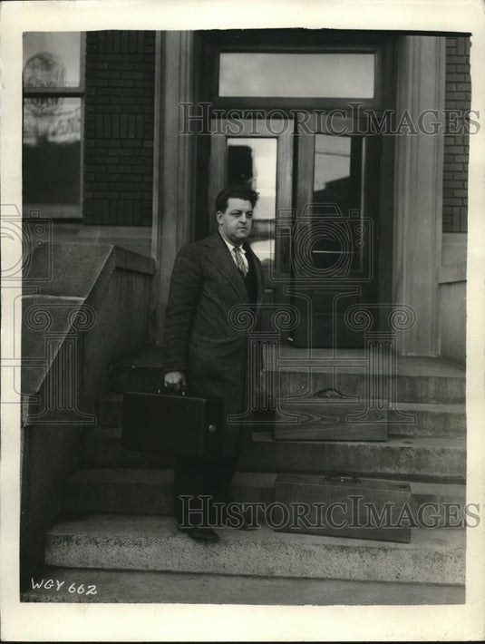 1931 Press Photo Man with Microphone & Amplifier for Remote Radio Broadcasts - Historic Images