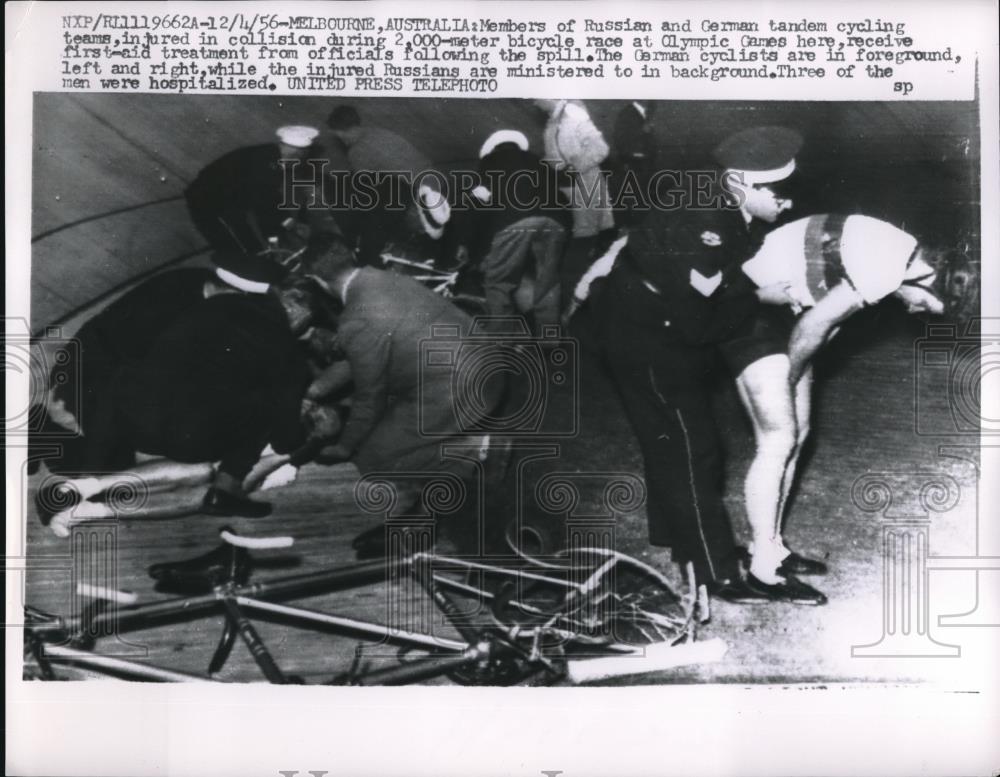 1956 Press Photo bicyclists wreck at Melbourne Olympics in the 2000 meter race - Historic Images