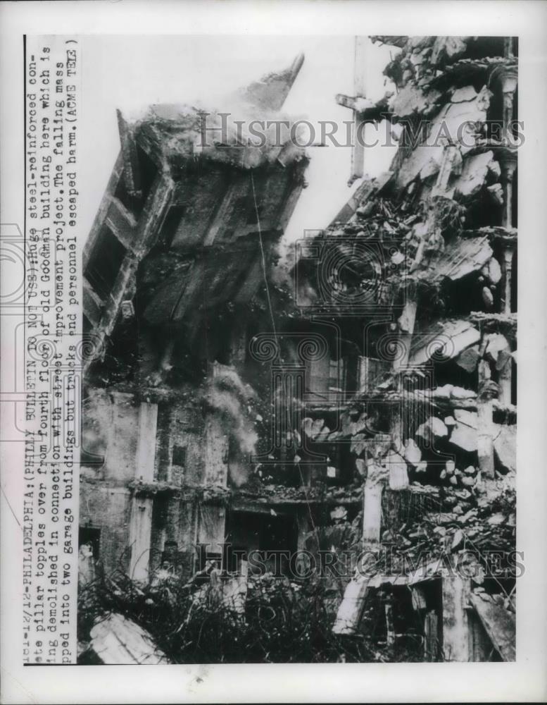 1949 Press Photo Concrete Pillar Topples From Goodman Building In Philadelphia - Historic Images