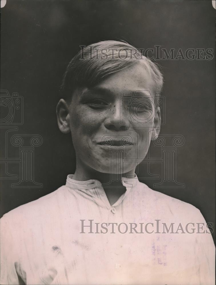 1920 Press Photo Louis LaPair Belgian Boy Age 16 Parents Killed Joined Service - Historic Images