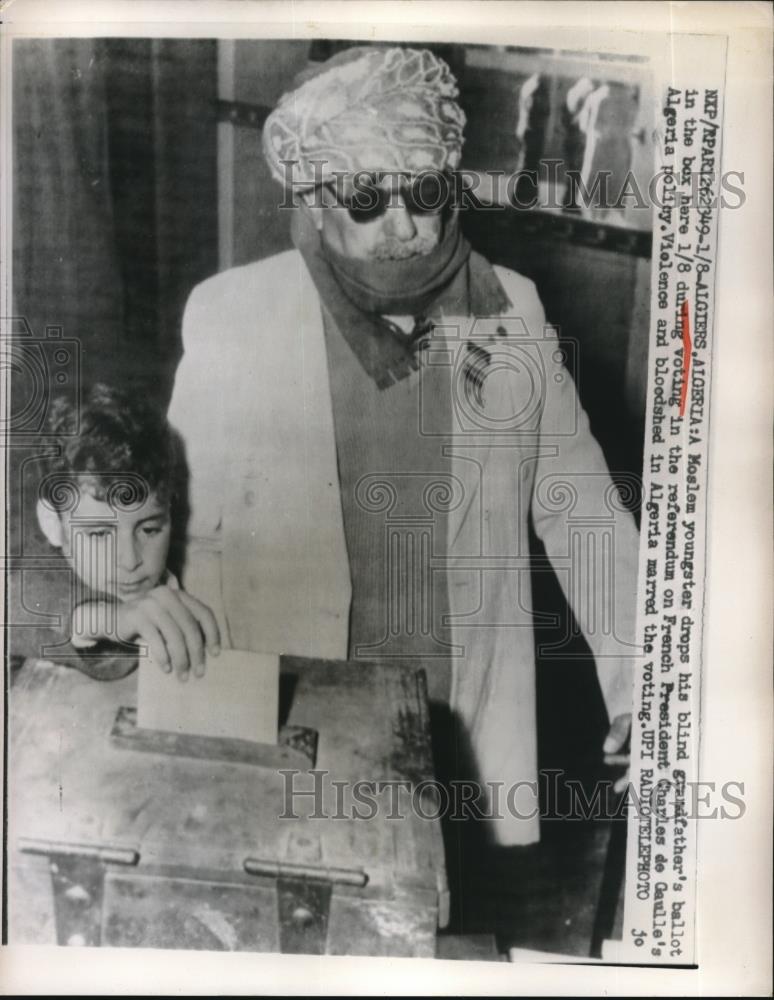 1967 Press Photo Child Assists Blind Grandfather With Voting - Historic Images