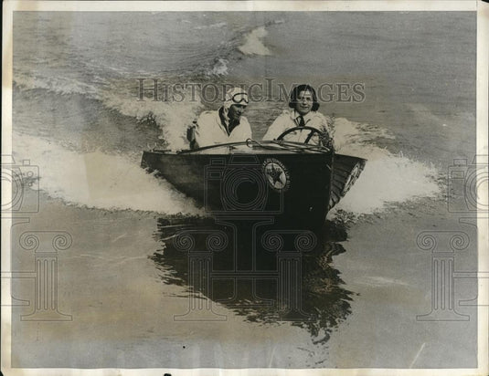 1931 Press Photo Gladys Clements runs small boat from London to Brussels - Historic Images