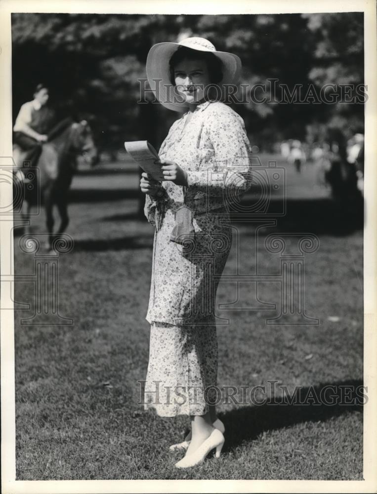 1934 Press Photo Miss Mollie Cullum at Track Opening - Historic Images