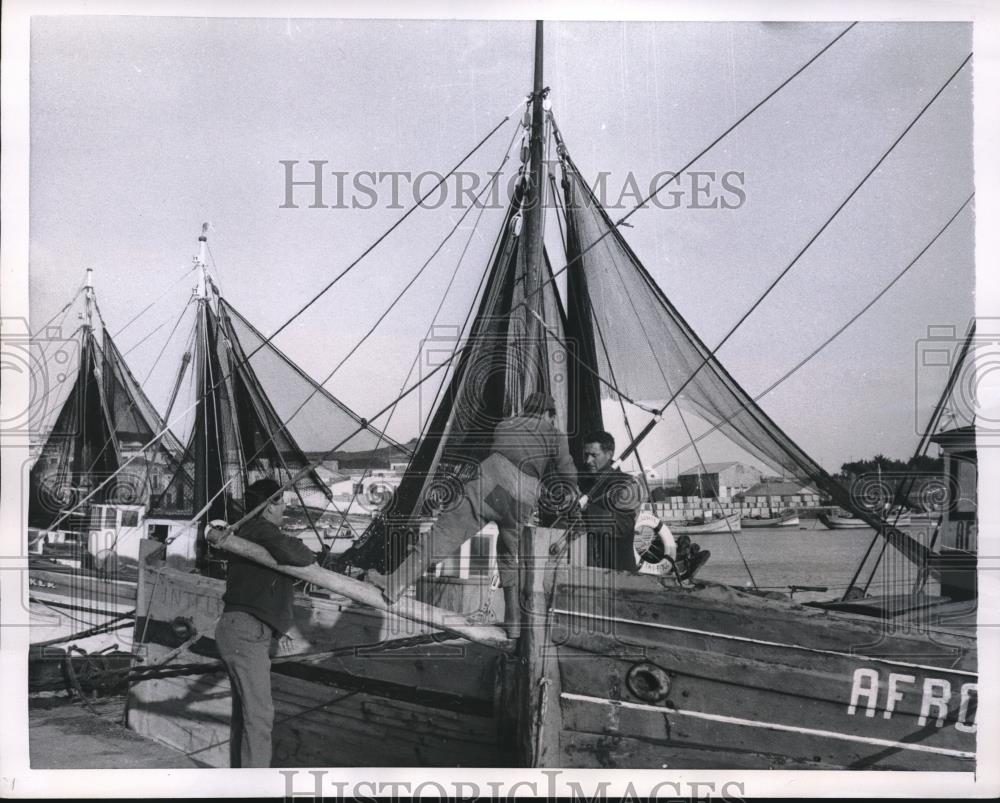 1957 Press Photo Fishing Nets Hung Up to Dry in Palamos, Spain - Historic Images