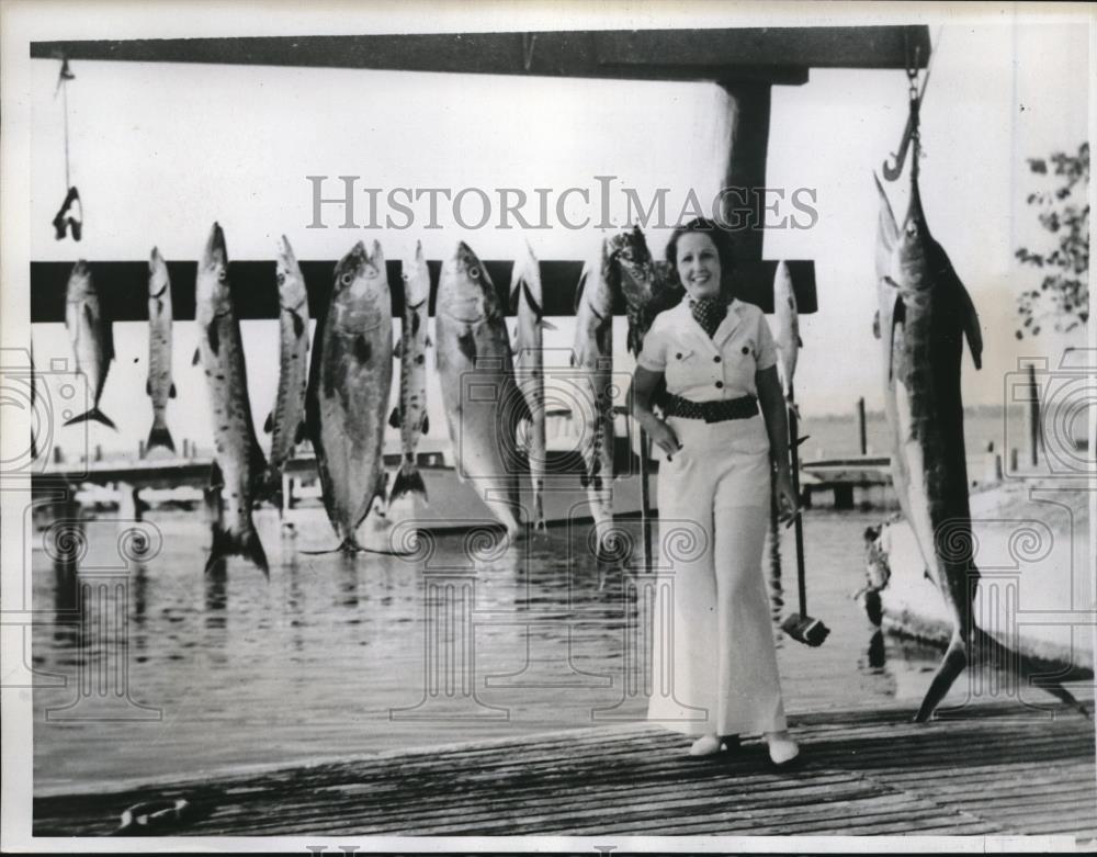 1935 Press Photo Florence DeSilva Caught 90 Lb, 7 Foot Black Marlin - nec22002 - Historic Images