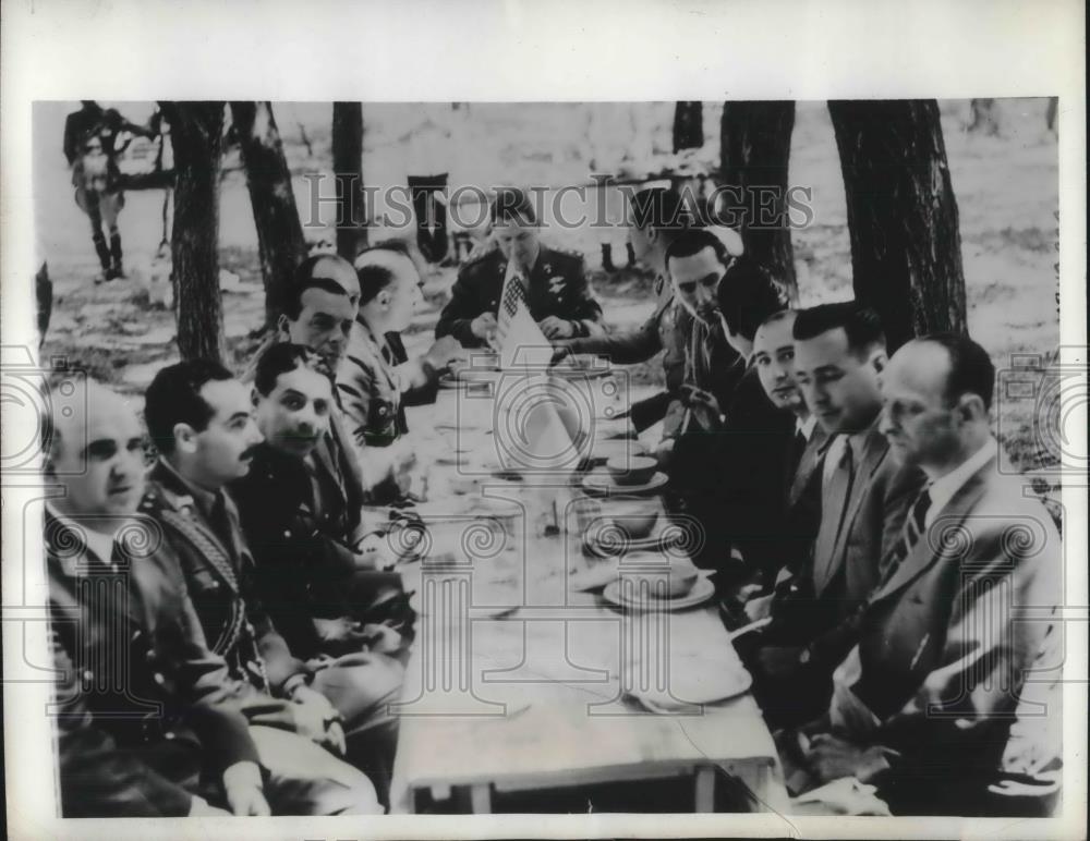 1944 Press Photo Argentina Vice President Col. Juan Peron with foreign military - Historic Images