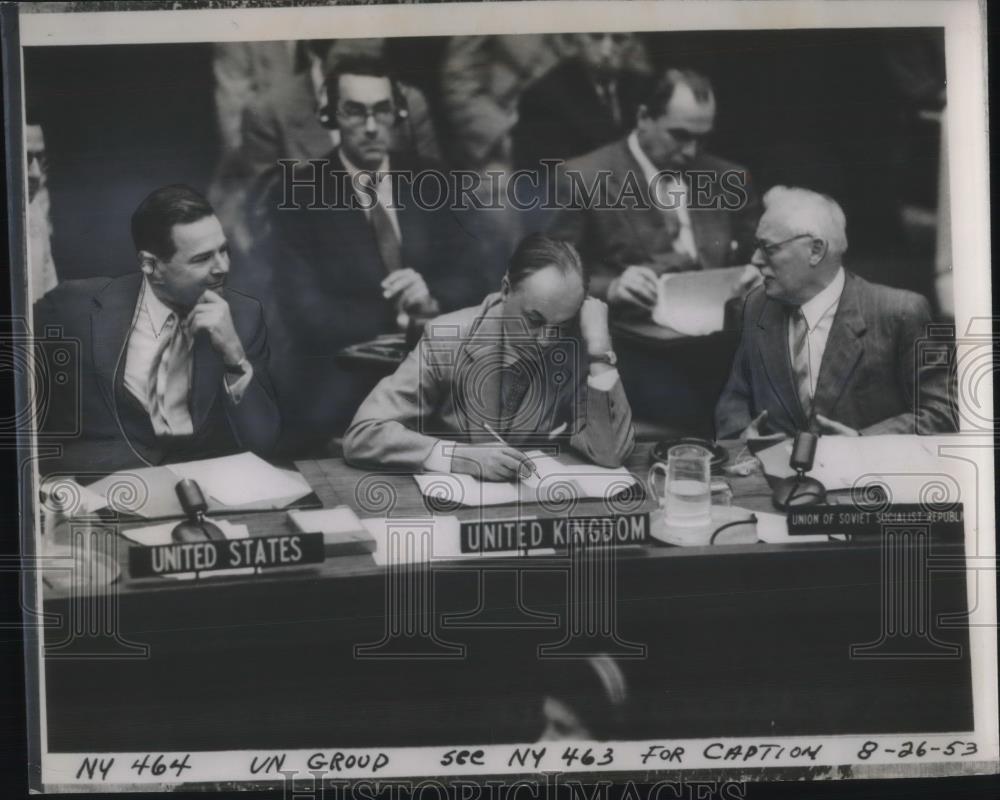 1953 Press Photo Russian Vishinsky shoots bull at UN to Cabot Lodge - nec29972 - Historic Images