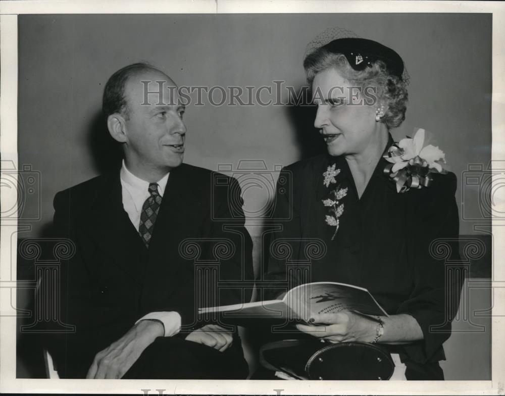 1953 Press Photo Attorney General Herbert Brownell with Emma Mae Brotze - Historic Images