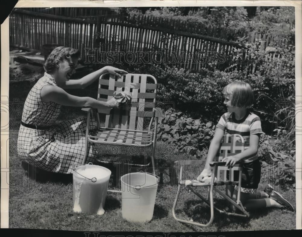 1955 Press Photo Washing Lawn Chairs Big &amp; Small - nec25344 - Historic Images