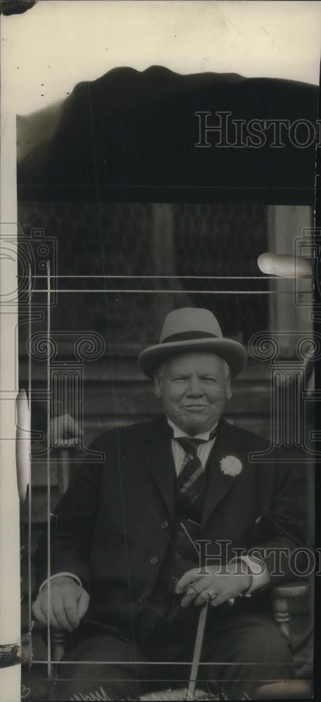 1925 Press Photo BB Guner McKeever in his suit enjoying the races - nec28092 - Historic Images