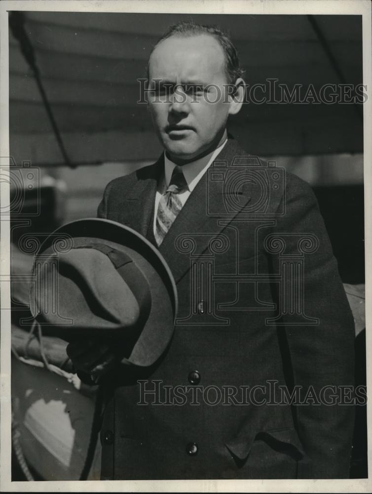 1925 Press Photo Capt. E.W. Whitwell on SS Cedic for Webley Exhibition in London - Historic Images