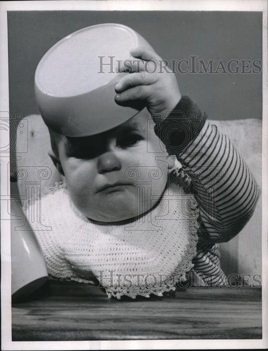 1957 Press Photo Jeff Borst with Melamine Bowl and cup sits in a high-chair - Historic Images