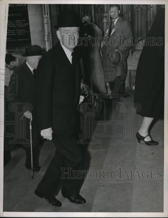 1937 Press Photo JP Morgan Financial Partner Thomas Lamont Enters Church - Historic Images