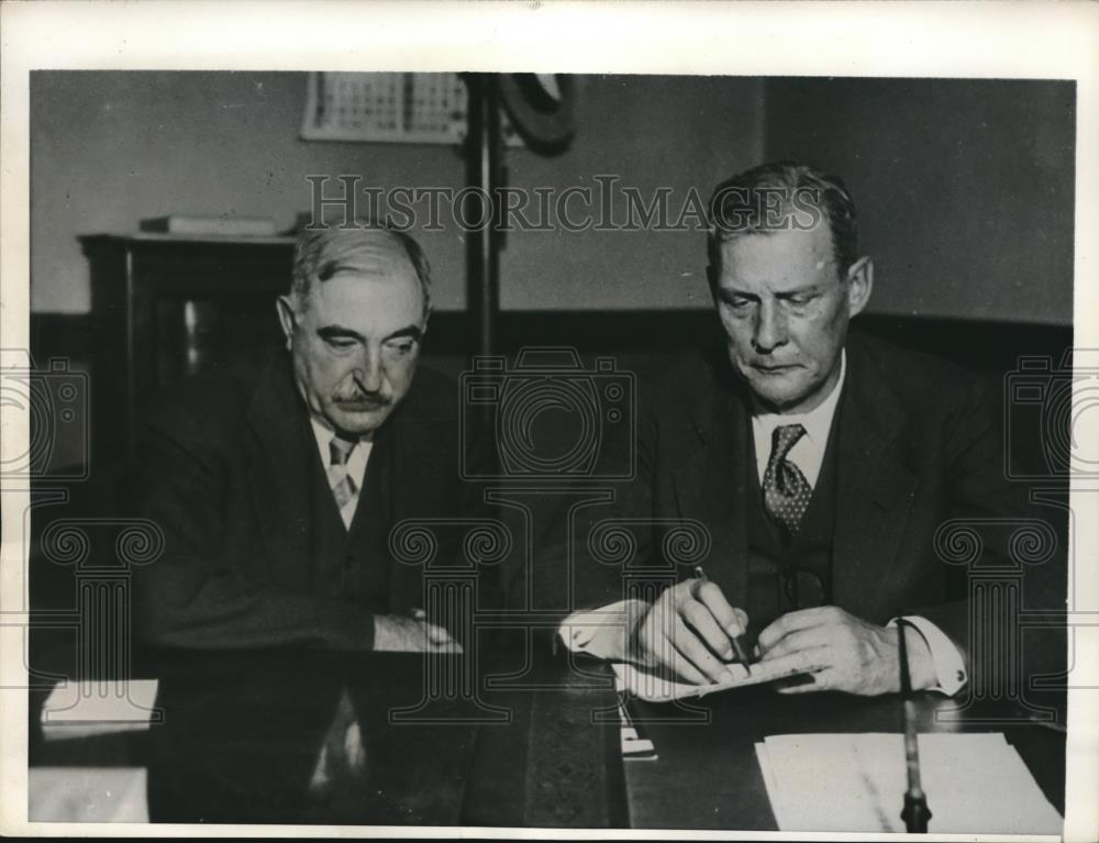 1932 Press Photo Charles F. Glaeser wlaked into states attorney office John A. - Historic Images