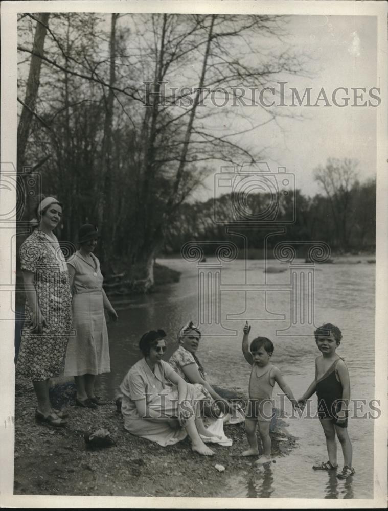 1933 Press Photo women and children enjoying Metro Park - Historic Images