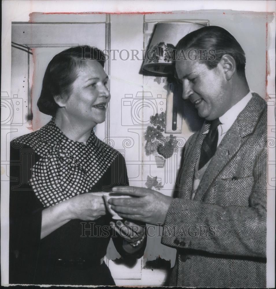 1956 Press Photo Andrew Gray & wife, US Treasurer Georgia Gray- robbery victims - Historic Images