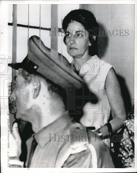 1969 Press Photo Angeliki Nangakis is imprisioned by taking up Stylianos Goantos - Historic Images