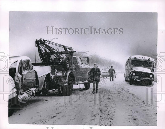 1963 Press Photo sudded snowstorm caused accidents & bus hit a car Lake Shore dr - Historic Images