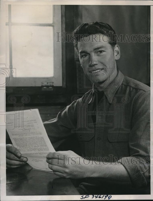 1936 Press Photo Melvin Sanders 2 Certificates of Valor Awarded to Him - Historic Images