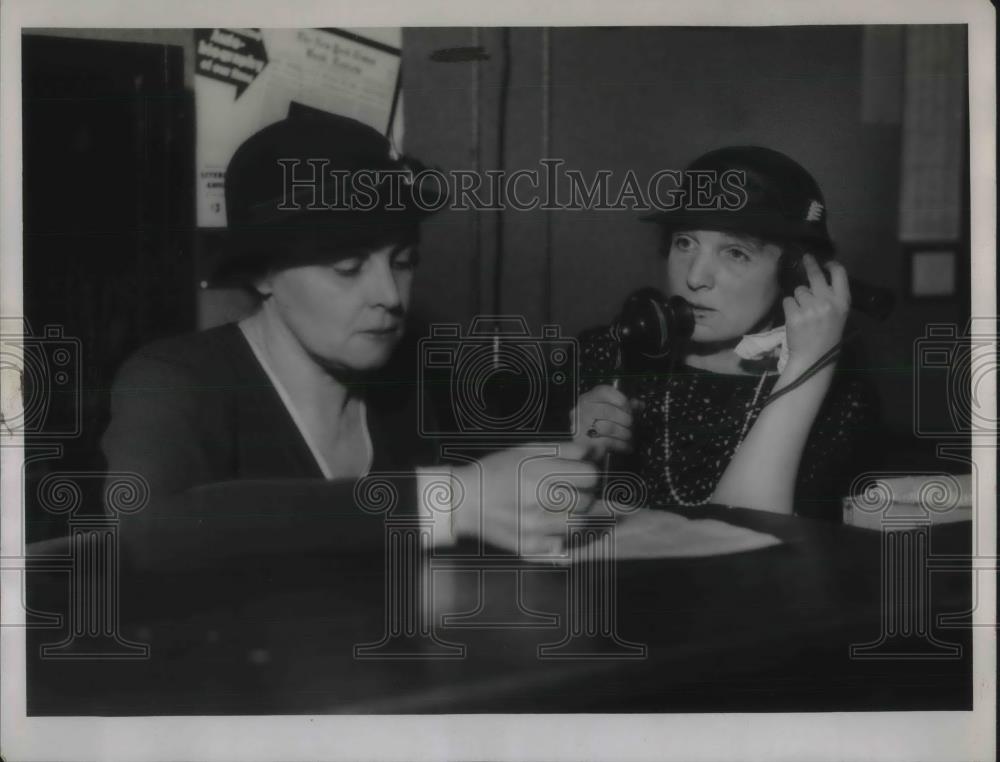 1935 Press Photo Mrs Kenneth Sturgis &amp; Mrs Care Rowley Use Telephone - nec29515 - Historic Images