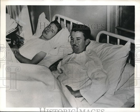 1940 Press Photo Rescued Flyers L-Ac Benny Benoit, AC Elmer Johnson Canadian - Historic Images