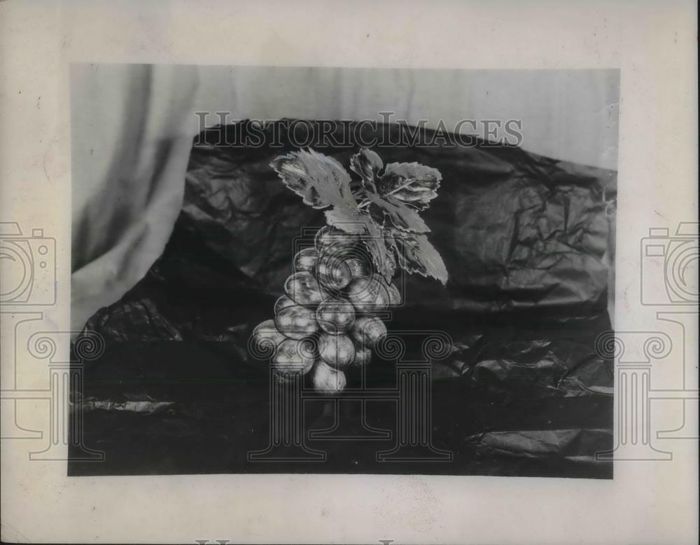 1946 Press Photo Gold Covered Grape Pendant On Backdrop Of Black Tissue Paper - Historic Images