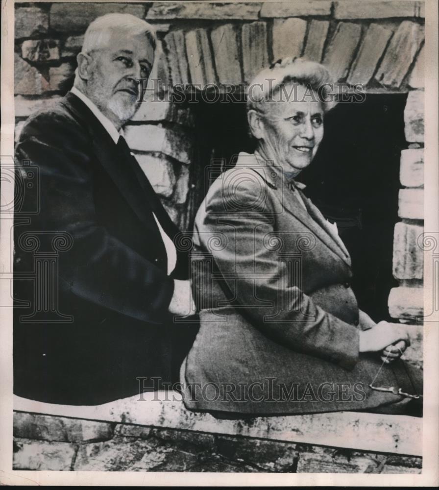 1951 Press Photo Mrs. Mary T. Martin Sloop with Husband Dr. Eustace C. Sloop - Historic Images