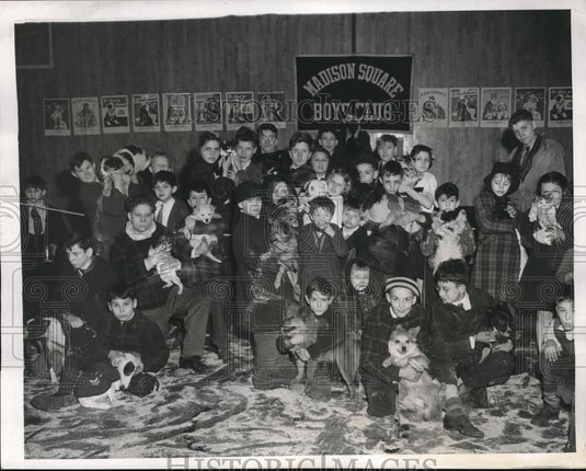 1944 Press Photo Madison Square Boy's Club as Youngsters & Pets for Exposition - Historic Images