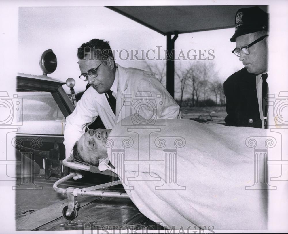 1963 Press Photo Robert Bucek captured and put in police wagon by Alfred Brunt - Historic Images