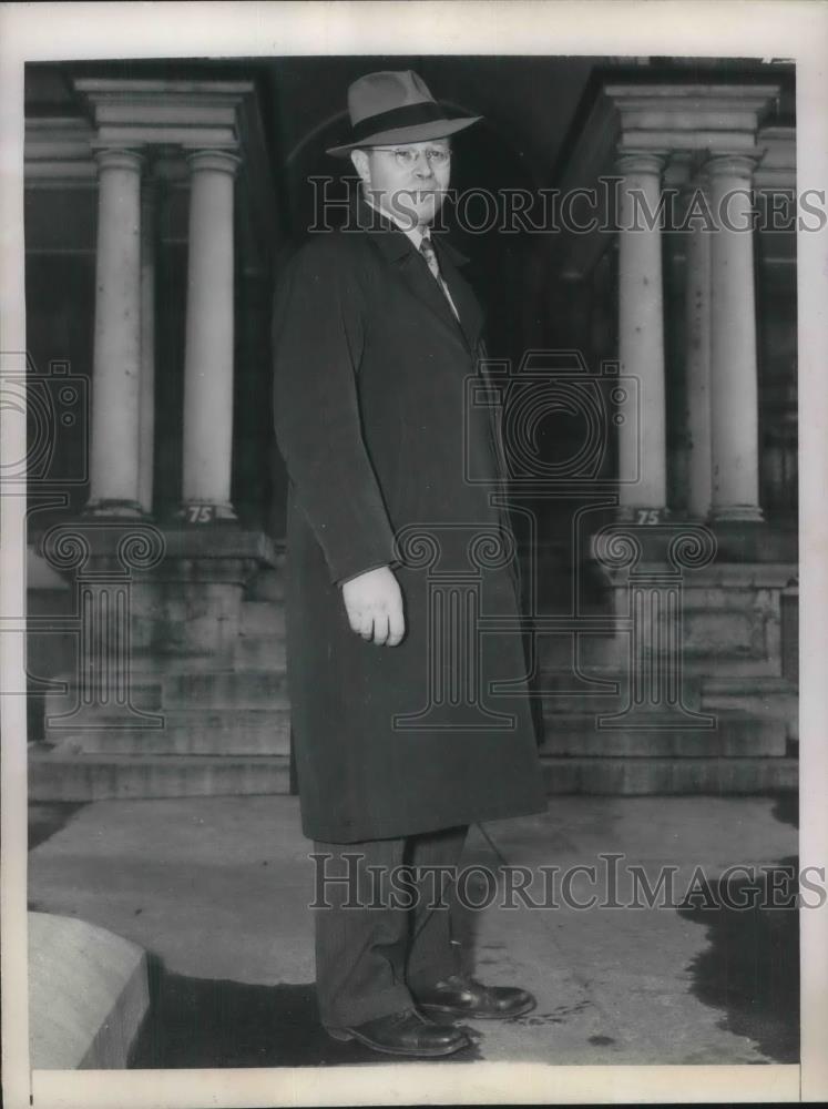 1946 Press Photo HL Cartwright Defense Attorney For Captain Gordon Lunan - Historic Images