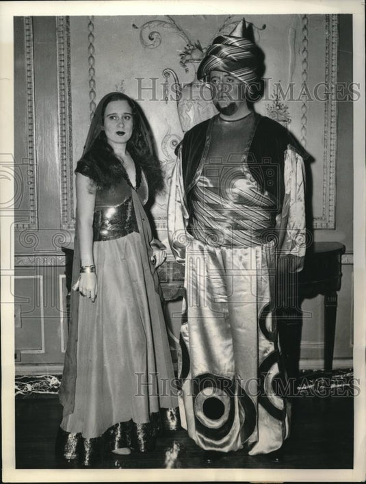 1935 Press Photo David S.Cowles & Gloria Vanderbilt portray Beaux-ants Ball - Historic Images