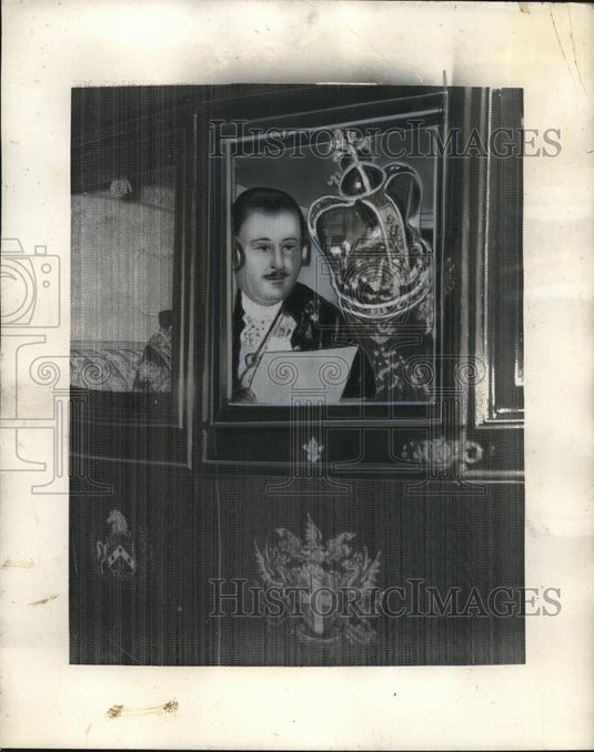 1939 Press Photo Major Sir Frank Henry Bowater of London in Radio Coach - Historic Images