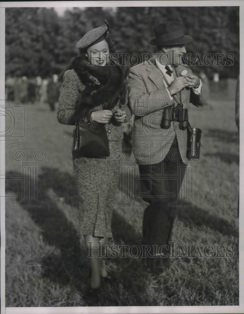 1937 Press Photo Mrs Frank Hurt &amp; Paul Warburg Attend Meeting Of West Hills - Historic Images