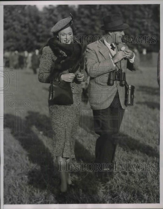 1937 Press Photo Mrs Frank Hurt & Paul Warburg Attend Meeting Of West Hills - Historic Images