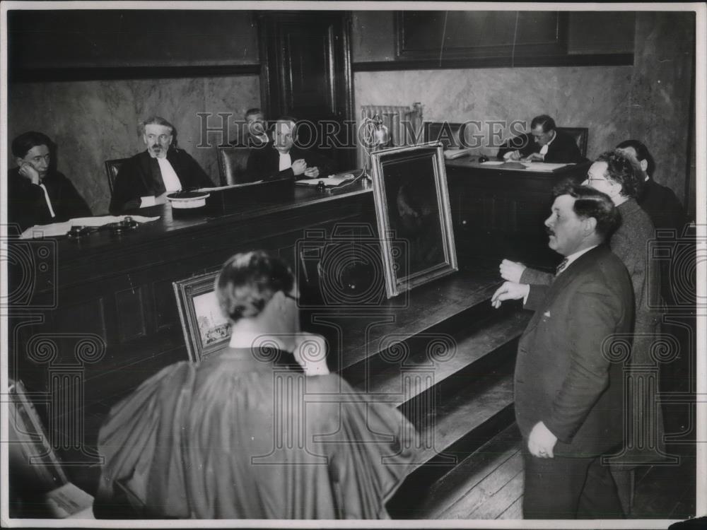 1935 Press Photo 2 Principals on Serio-Comic Trial - Historic Images