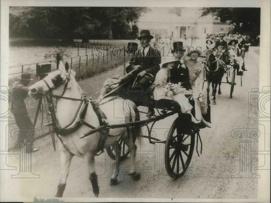 1930 Press Photo Bride Alice Garratt weds Mr. George Gordon at American Legation - Historic Images