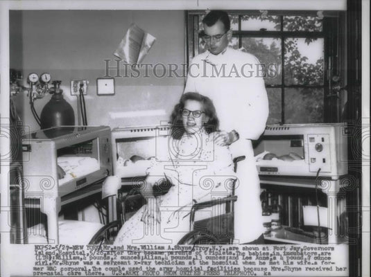 1955 Press Photo Mr & Mrs William Shyne Parents To Newborn Triplets - Historic Images