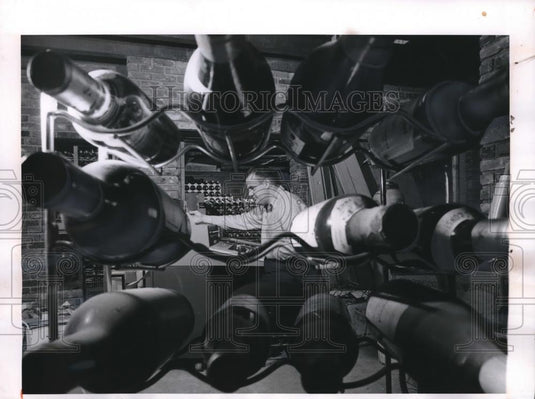 1969 Press Photo Computerized wine cellar of Jack Schindler's restaurant in Ohio - Historic Images