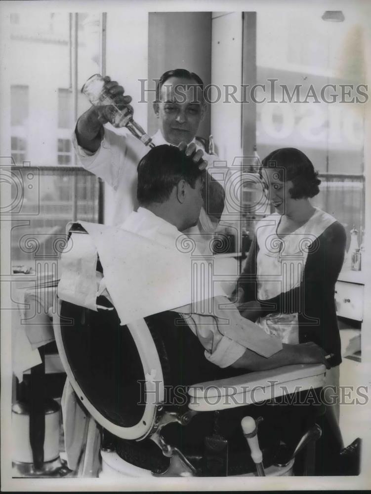 1934 Press Photo Barber Salvadore Guarini recently commissioned Colonel - Historic Images