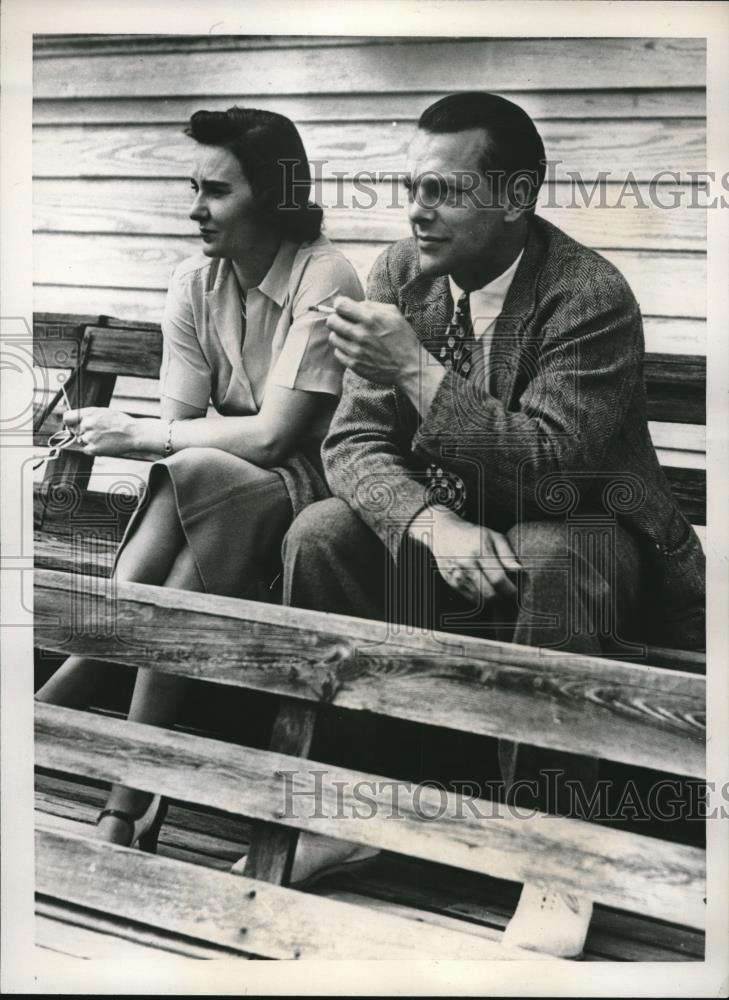 1938 Press Photo Mr. and Mrs. Nathaniel Bishop Watching Trotters Training - Historic Images