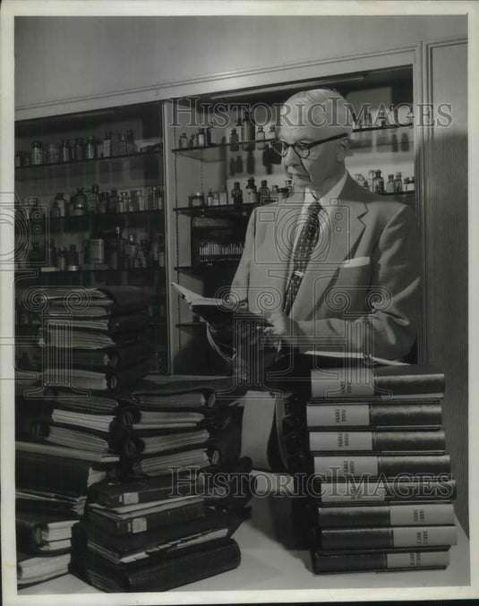 1954 Press Photo Parke, Davis & Company George S. Sherman Detroit Retires - Historic Images