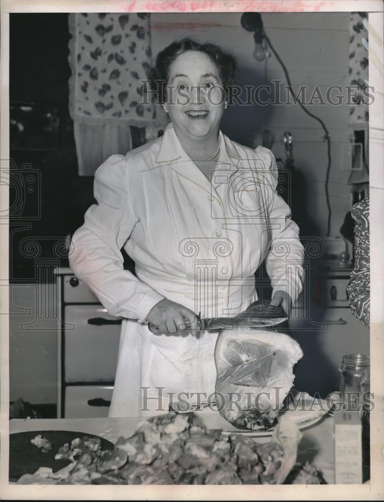 1947 Press Photo Mrs Robert Taft entertains at capitol - nec26580 - Historic Images