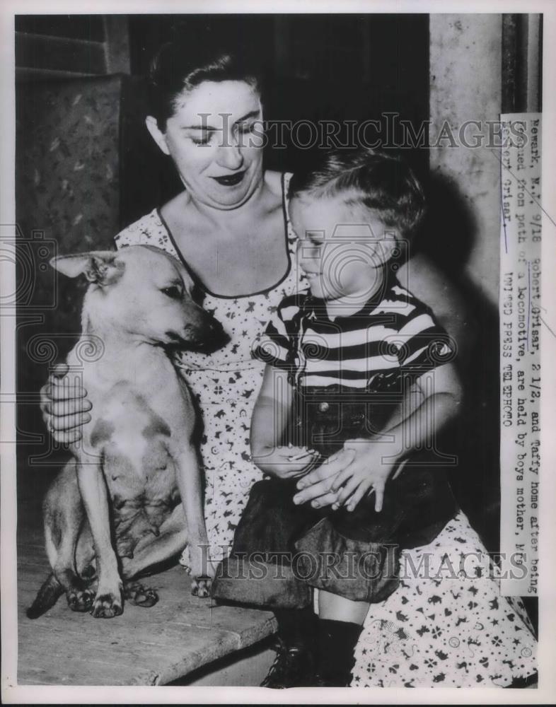 1952 Press Photo Robert Grisar &amp; his dog Taffy after rescued from a locomotive - Historic Images