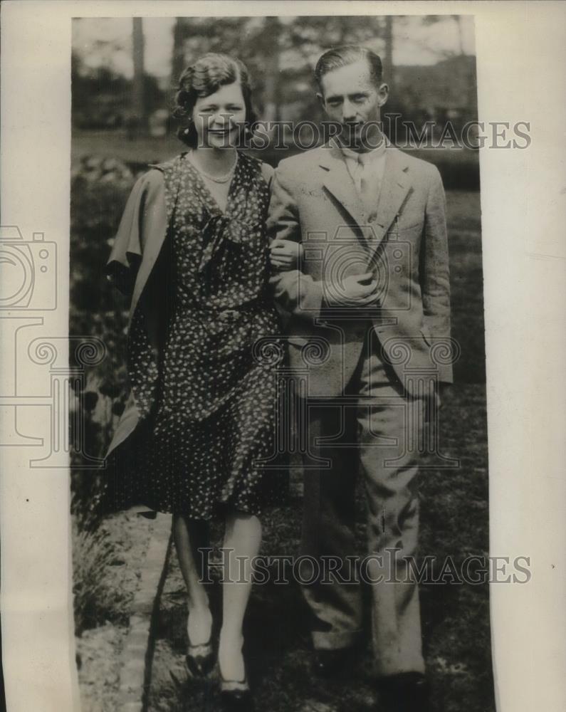 1930 Press Photo Gordon Grooks Sold Car And Got Pretty Fiancee Out Of The Deal - Historic Images