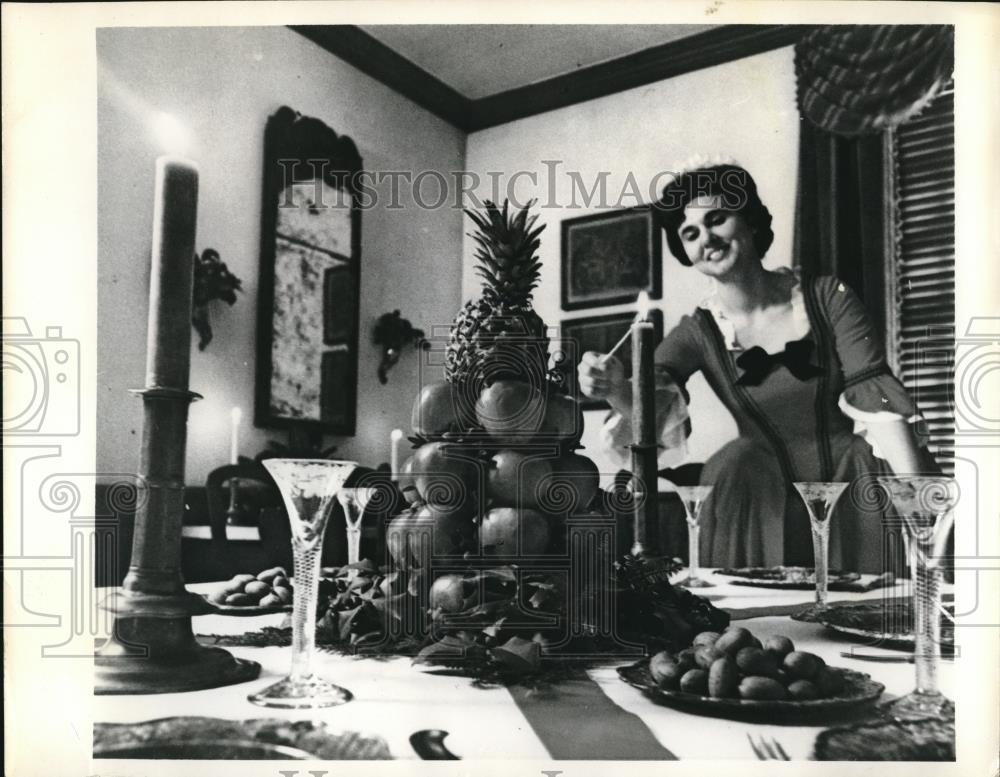 1970 Press Photo Christmas table set like 200 hundred years ago - nec33668 - Historic Images